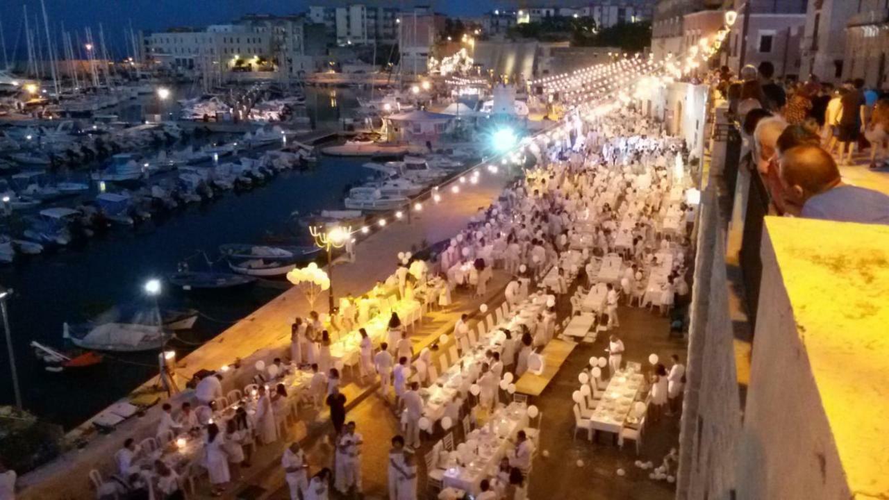 Tre Metri Sopra Il Mare Villa Bisceglie Exteriör bild